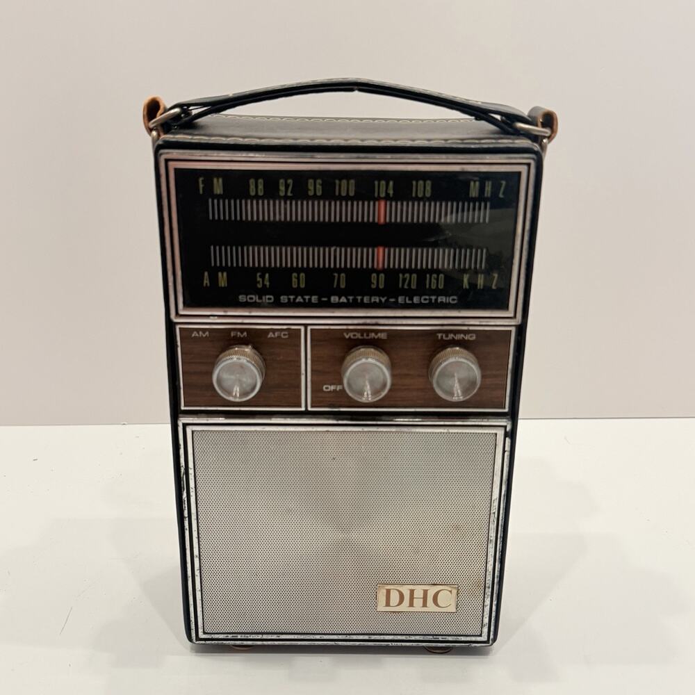 DHC Solid State Battery-Electric AM/FM/AFC Radio Leather Style Case And Handle